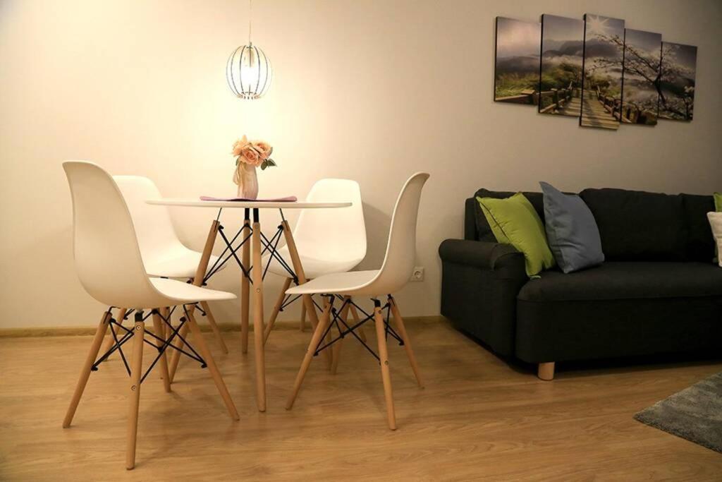Bright Apartment,For 1-4,Near Old Town Vilnius Exterior photo